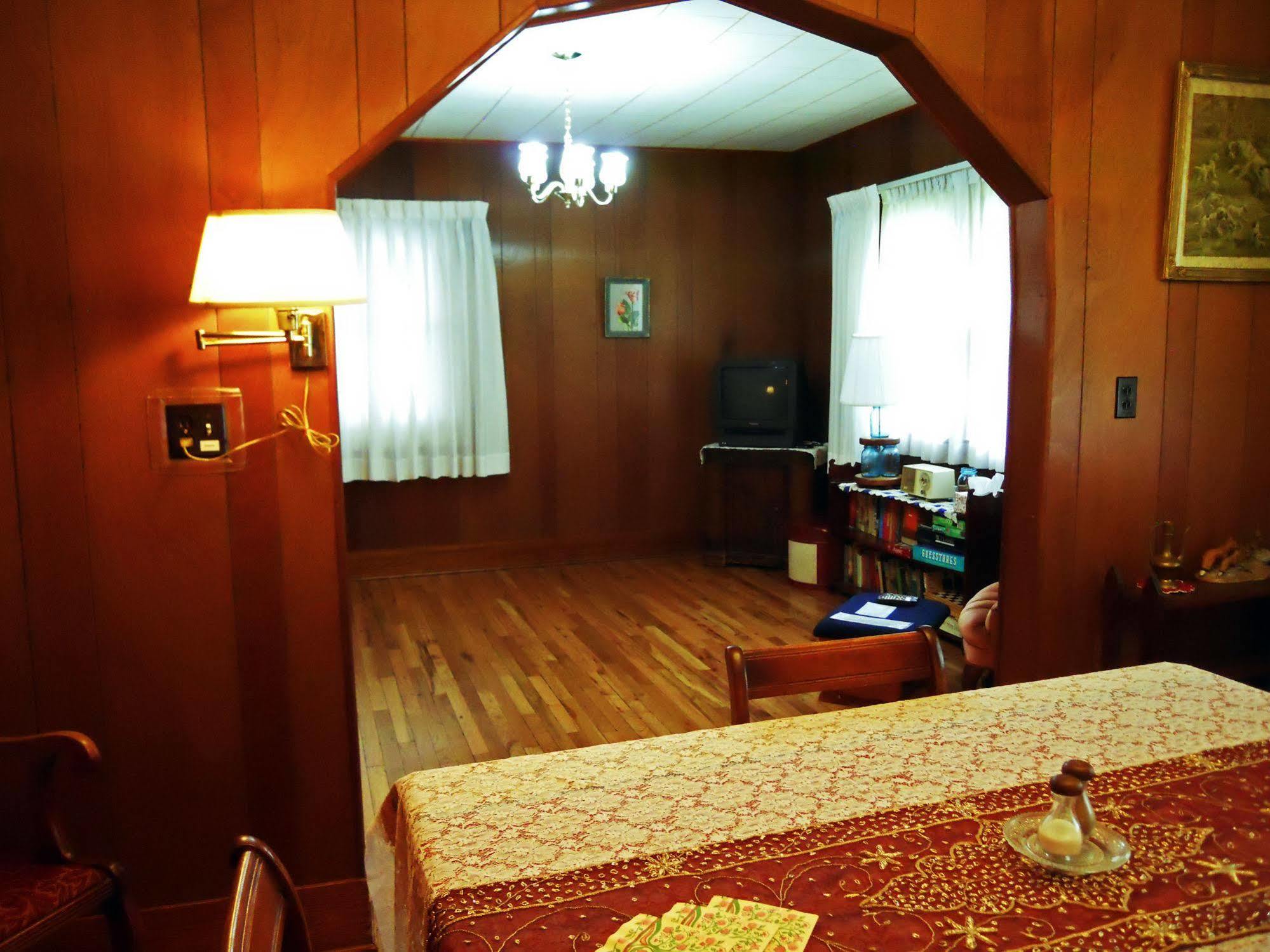 Little River Inn Motel Leon Exteriör bild